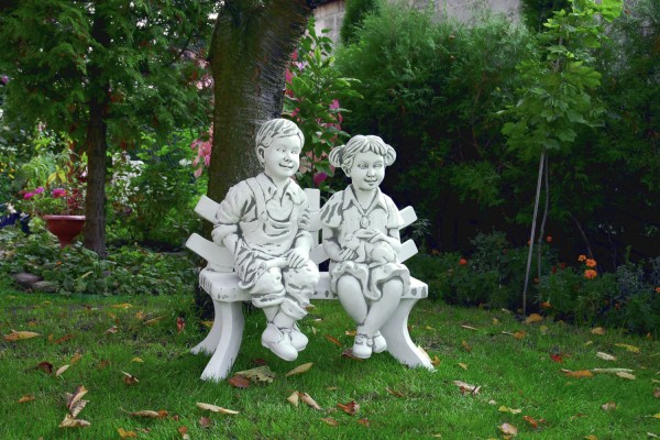 Скульптура современная Девочка с зайцем сидит