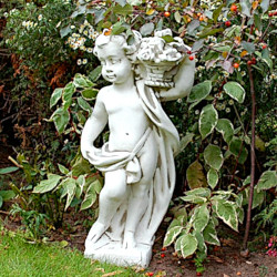 Скульптура Мальчик с корзинкой