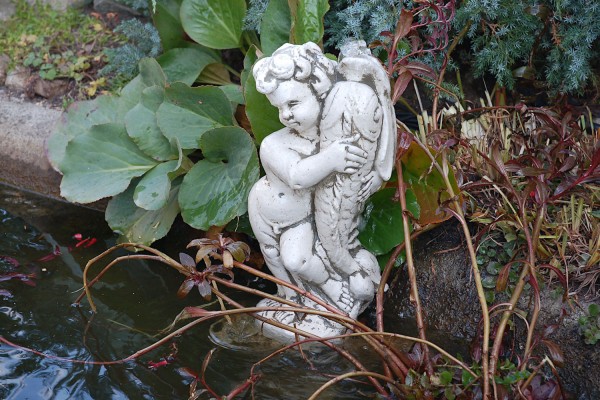 Скульптура Мальчик с рыбой