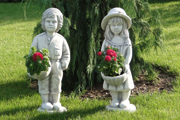 Скульптура современная Мальчик с лукошком