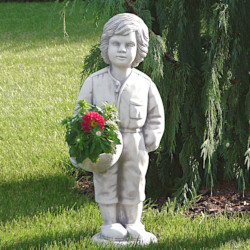 Скульптура современная Мальчик с лукошком