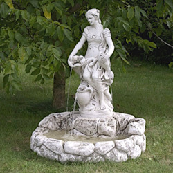 Фонтан Девушка с дельфином