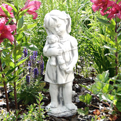 Скульптура классическая Девочка с игрушкой