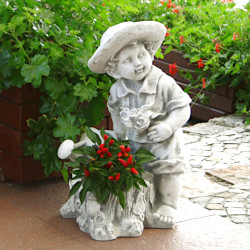 Скульптура современная Мальчик с лейкой