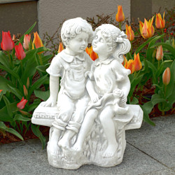 Скульптура Девочка и мальчик на лавочке