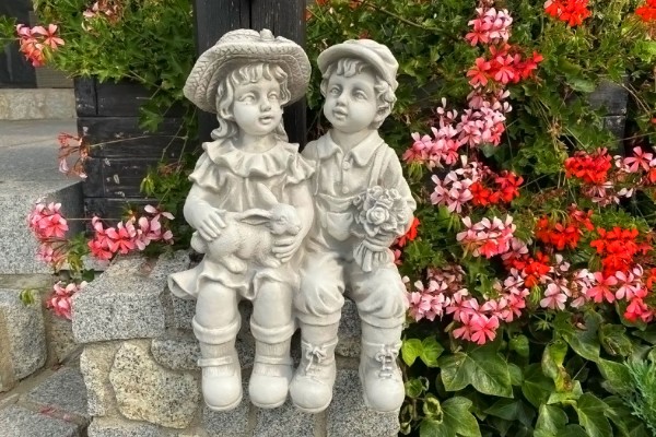 Скульптура Девочка и мальчик