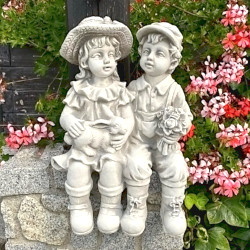 Скульптура Девочка и мальчик