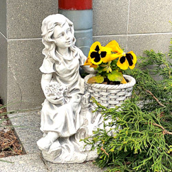 Скульптура  Девочка с корзинкой