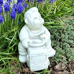 Скульптура  Ребенок на машинке