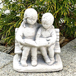 Скульптура  Дети читают книгу