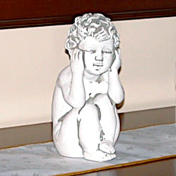 Скульптура Ничего не слышу