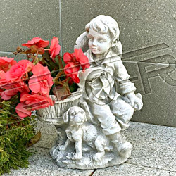 Скульптура Мальчик с собакой