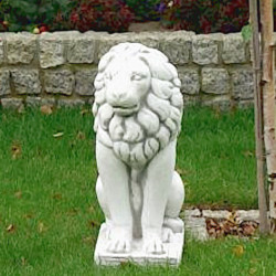 Скульптура Лев смотрит влево
