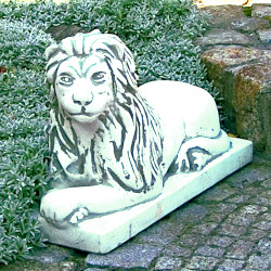 Скульптура Лев лежит