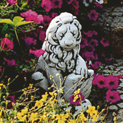 Скульптура Лев сидит, со щитом, левый