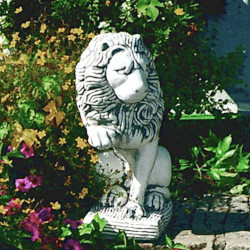 Скульптура Лев сидит с поднятой лапой, правый