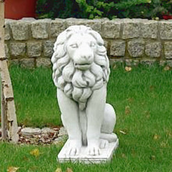 Скульптура Лев смотрит вправо