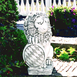 Скульптура Лев сидит, со щитом, правый