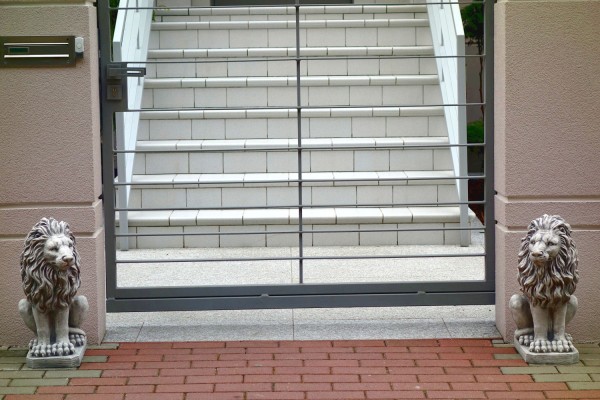 Скульптура Лев сидит, правый