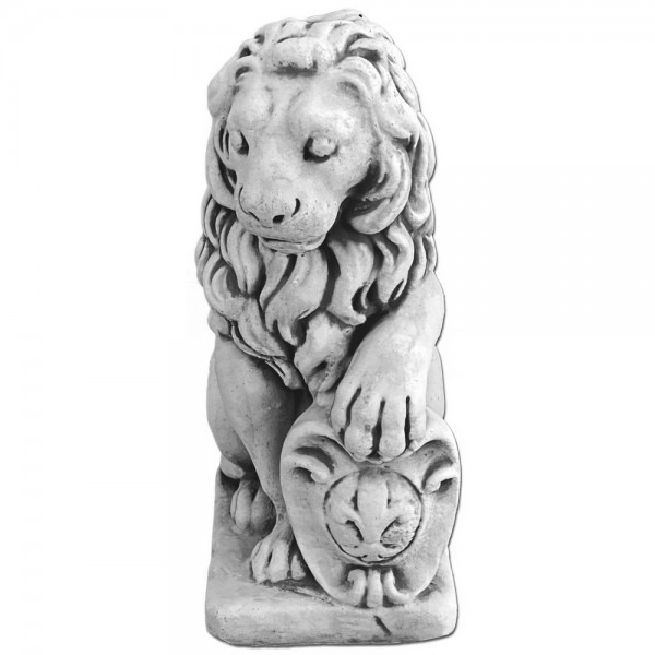 Скульптура  Лев со щитом сидит правый