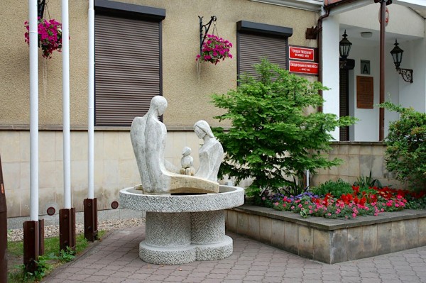 Фонтан современный Семья