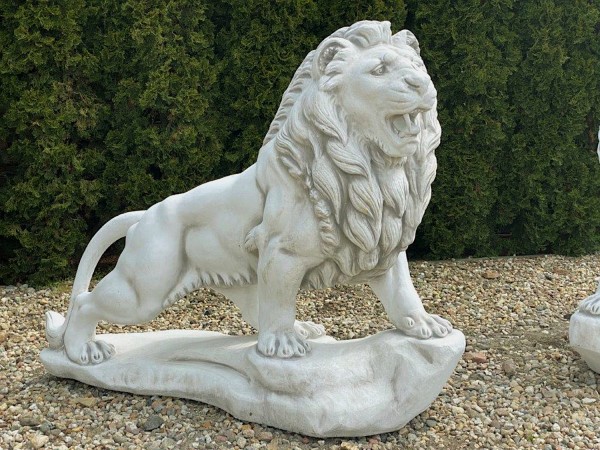 Скульптура Лев стоит, правый