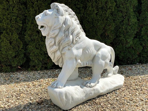 Скульптура Лев стоит, правый