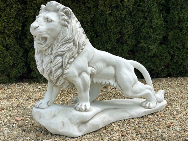 Скульптура Лев стоит, левый