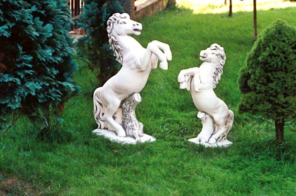 Скульптура Конь