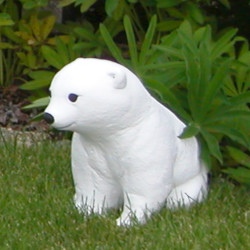 Скульптура Медведь смотрит вправо