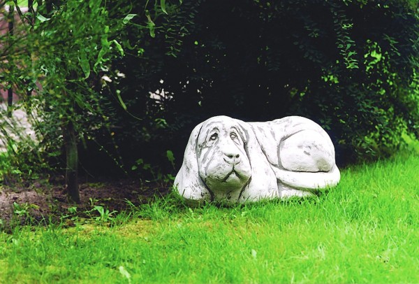 Скульптура Собака лежит