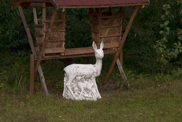 Скульптура Олениха с оленёнком