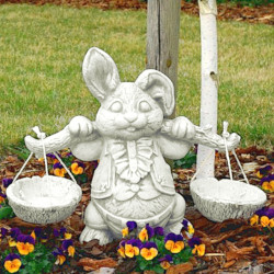 Скульптура Кролик с коромыслом