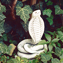 Скульптура Кобра