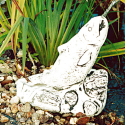 Скульптура Рыба на камне