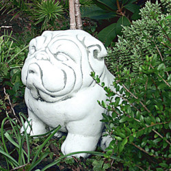 Скульптура Собака сидит