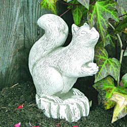 Скульптура Белка с орешком