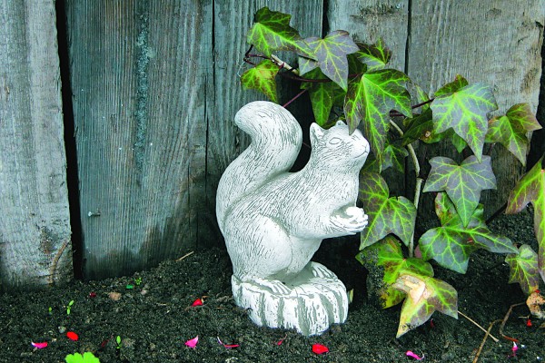 Скульптура Белка с орешком