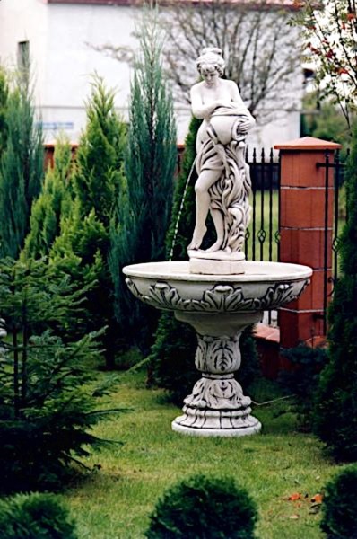 Фонтан скульптурный Девушка с кувшином