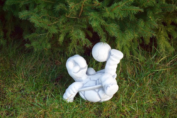 Скульптура Черепаха с мячом