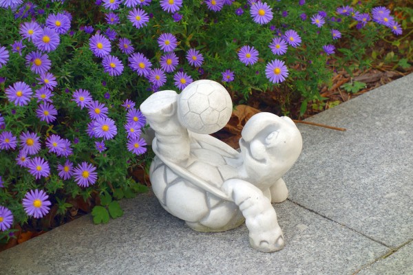Скульптура Черепаха с мячом