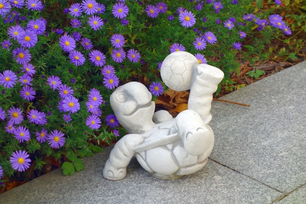 Скульптура Черепаха с мячом