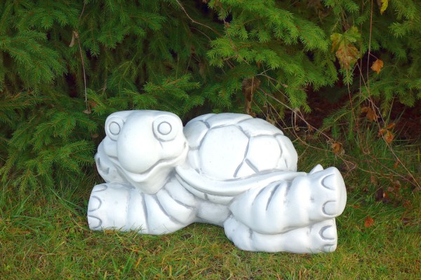 Скульптура  Большая черепаха лежит