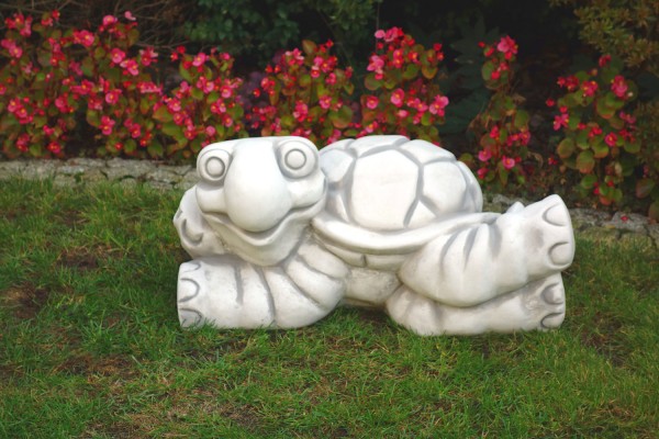 Скульптура  Большая черепаха лежит