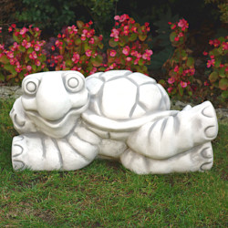 Скульптура  Большая черепаха лежит