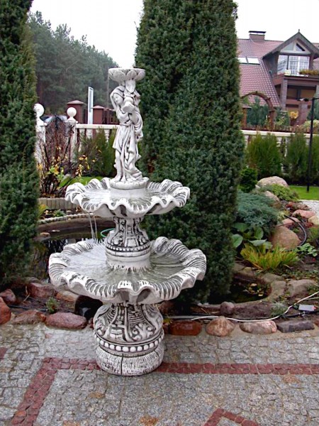 Фонтан античный Девушка со снопом
