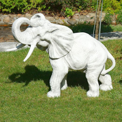 Скульптура Слон с поднятым хоботом