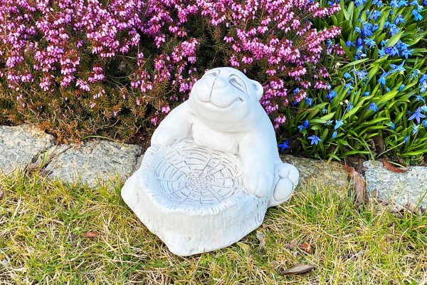 Скульптура декоративная Медведь сидит у пня