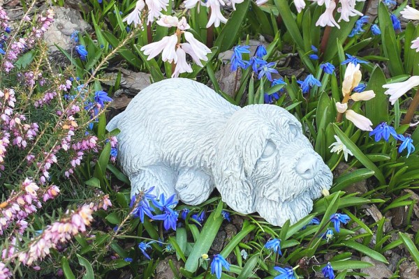 Скульптура  Щенок лежит