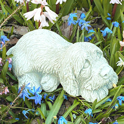 Скульптура  Щенок лежит